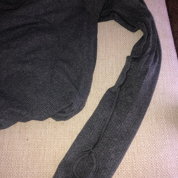 LULULEMON SWIFTLY TECH CREW🖤🤍 - Picture 8 of 11